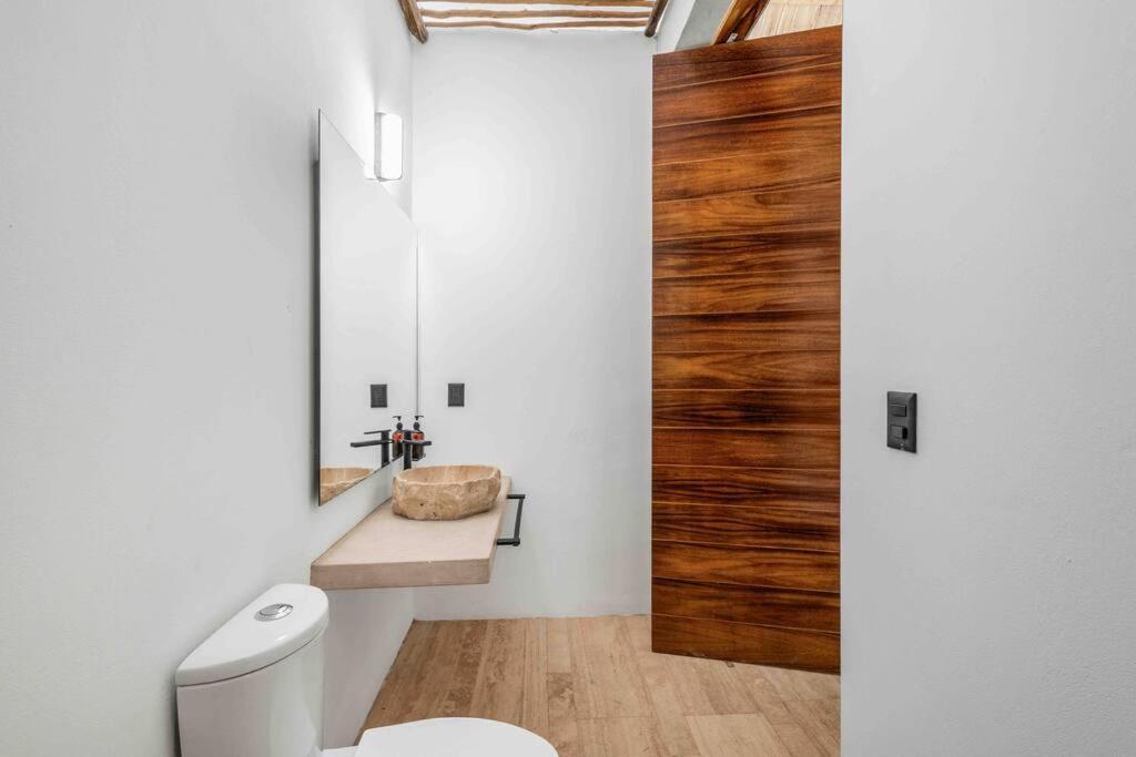 Brand New Just 5 Min To & Downtown! Apartment *