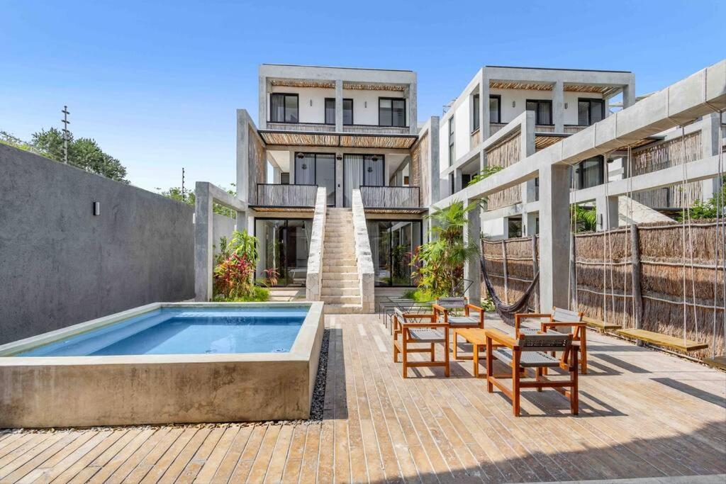 Apartment Brand New Just 5 Min To & Downtown! *