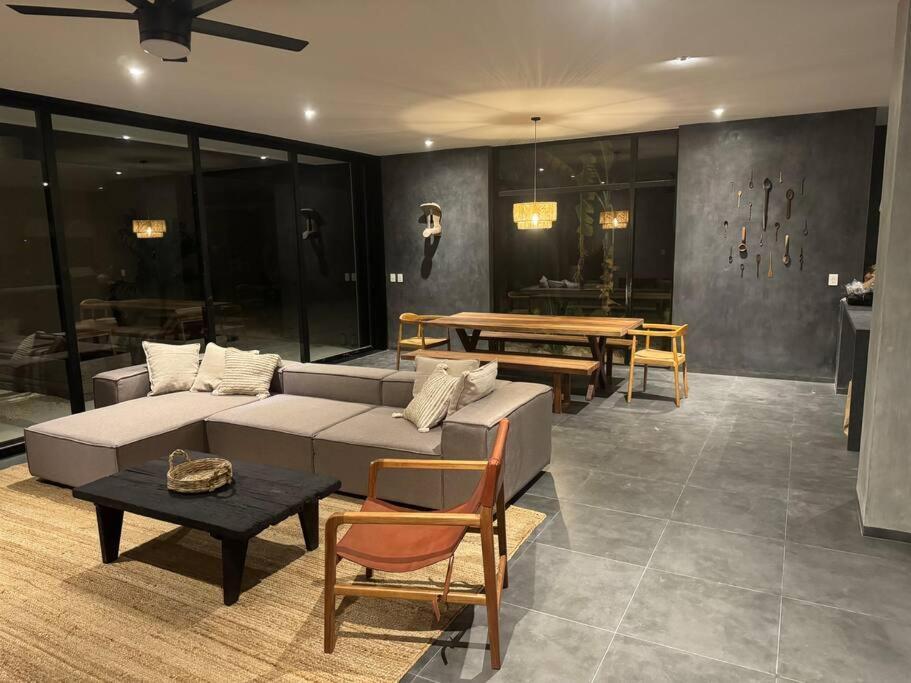 Casa Aguacate Villa *