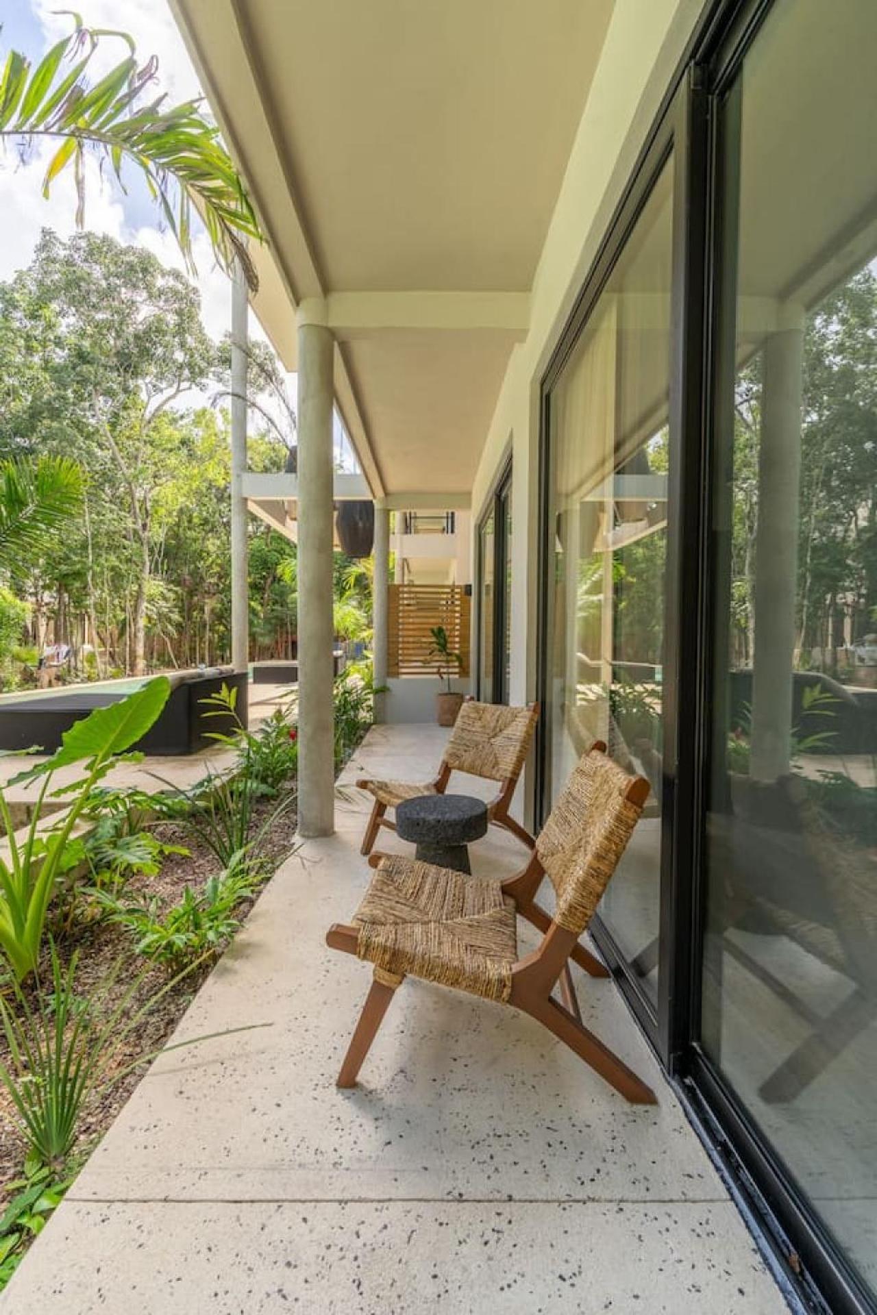 Attha Bliss Swim Up Apartment