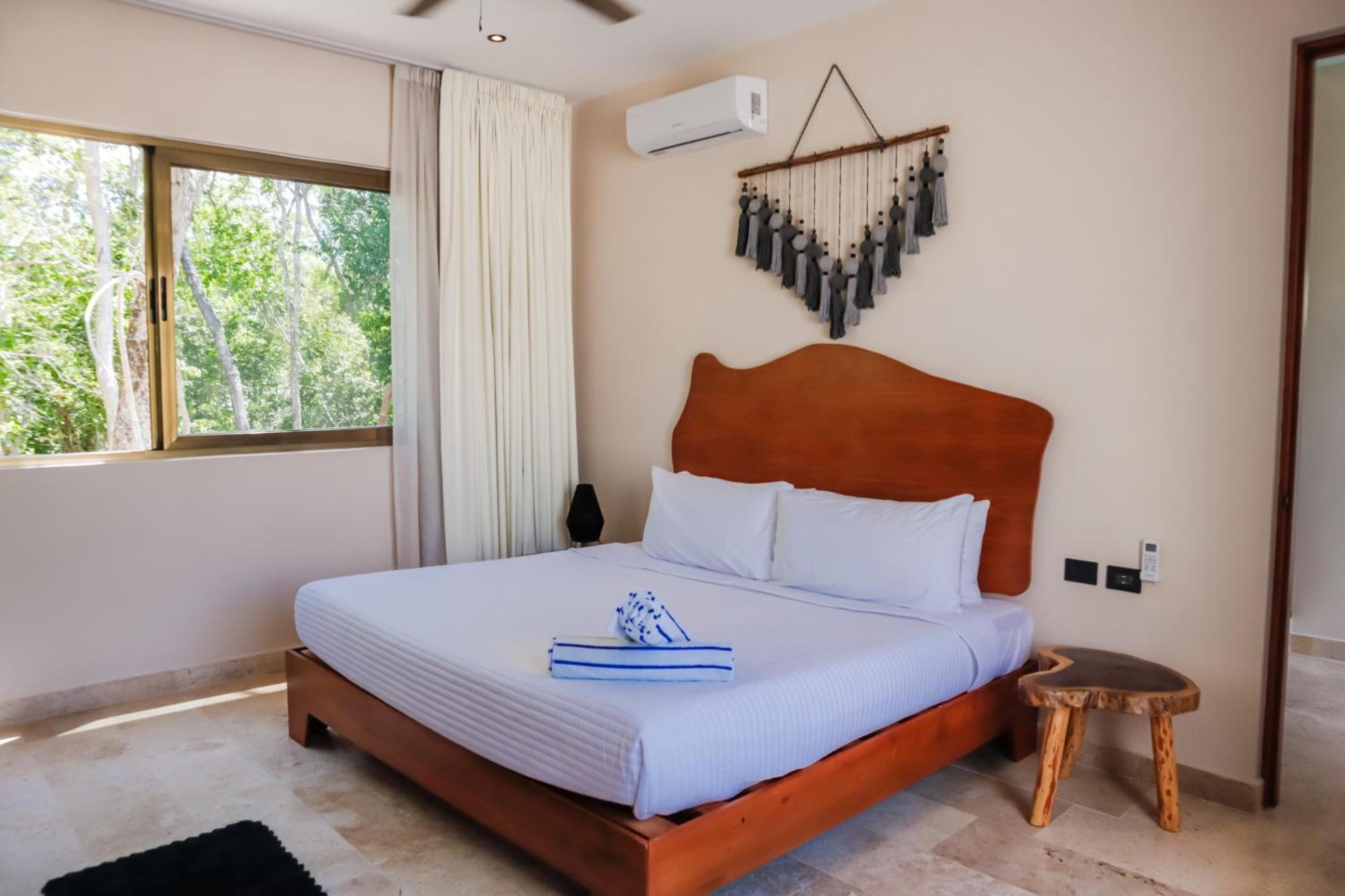 La Joya Villa *