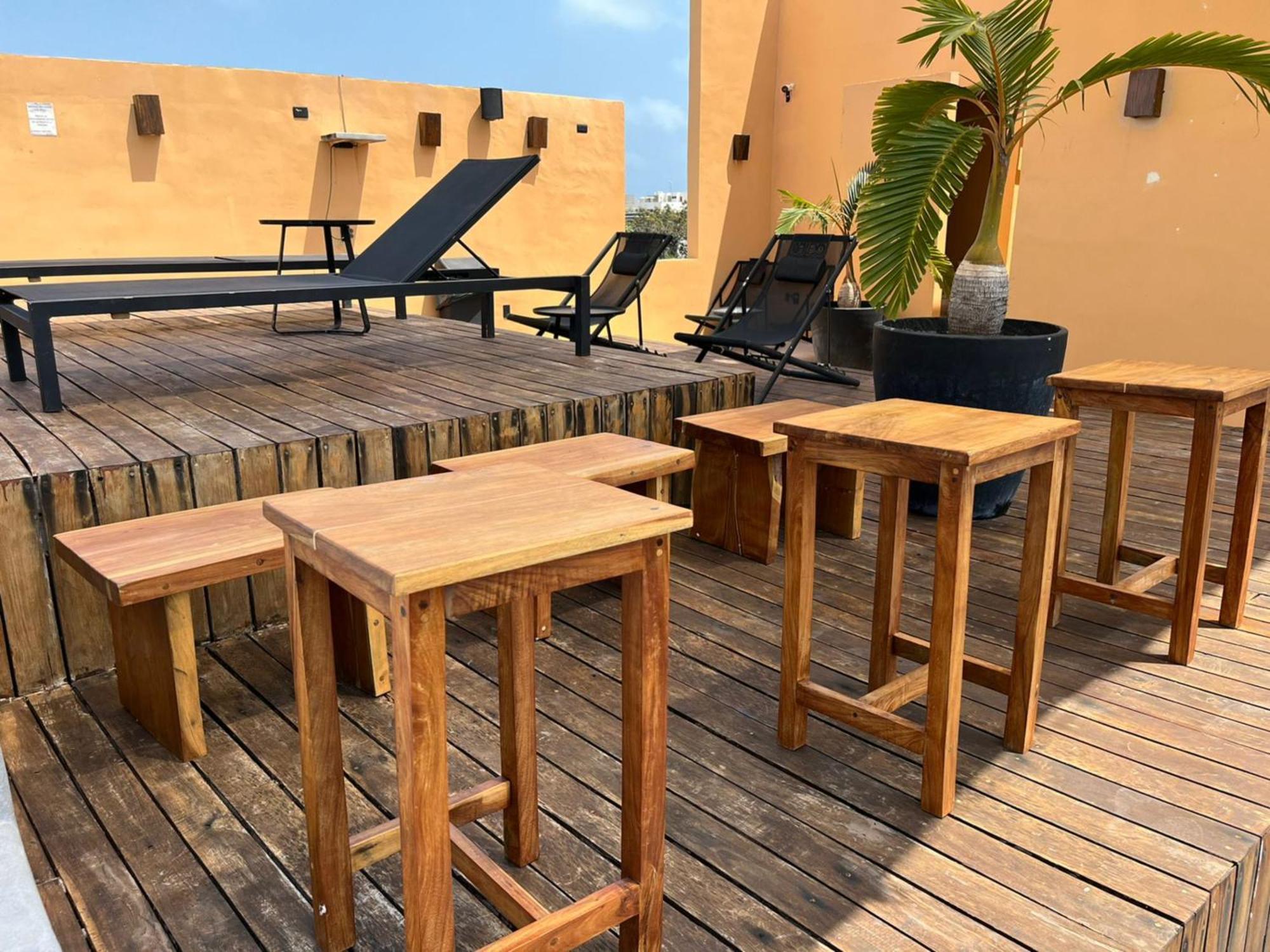 Cute And Cozy With Rooftop Pool Apartment