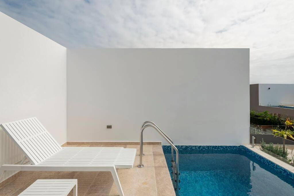Penthouse Retreat Private Pool & Premium Amenities Apartment