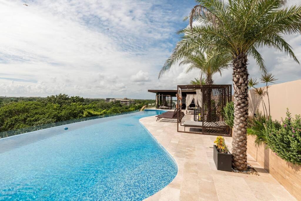 Penthouse Retreat Private Pool & Premium Amenities Apartment *