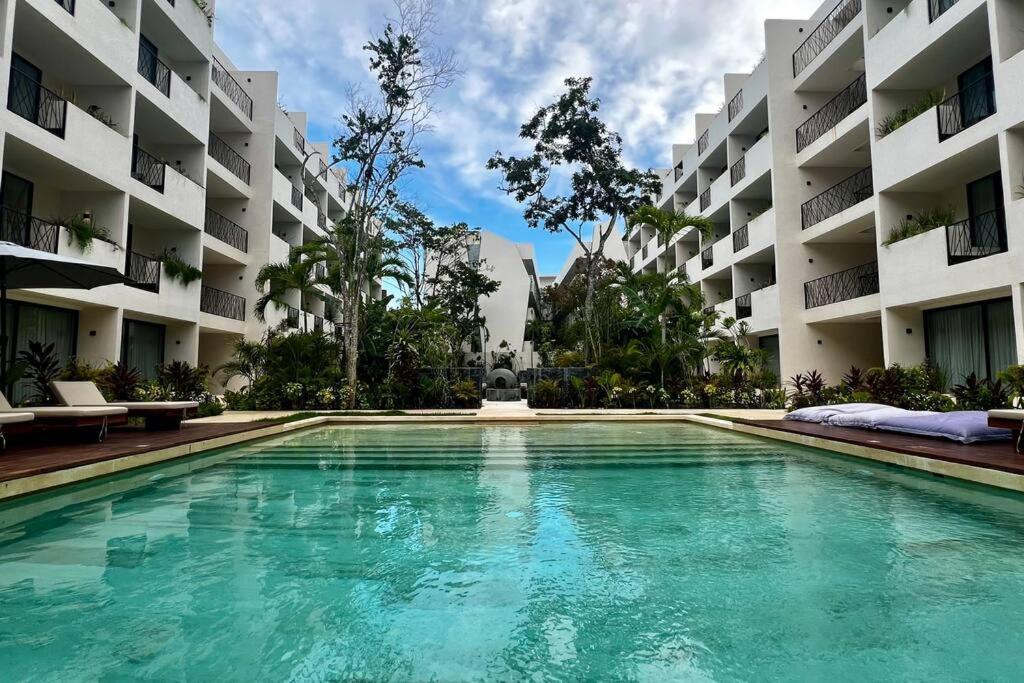 Comfy Plounge Pool *