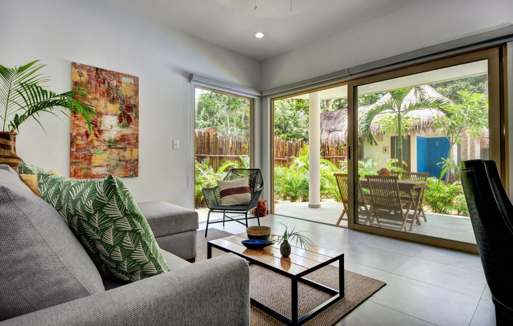 Poolside Bliss With Private Terrace & Jacuzzi Apartment *