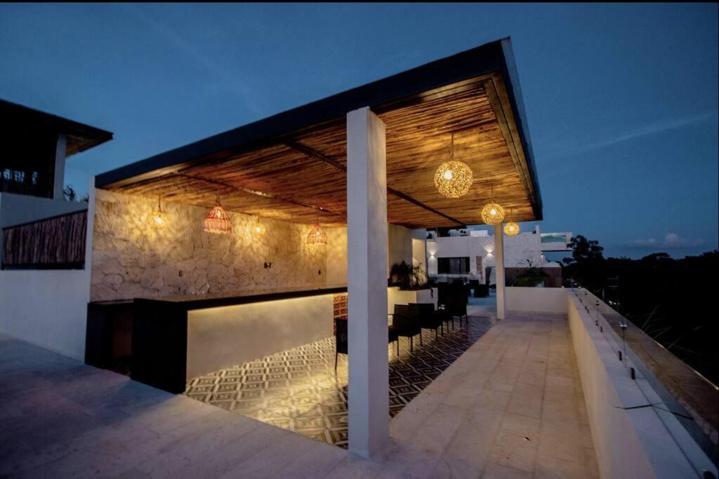 New Large Luxurious 1 Bedroom, 1 Bathroom In *