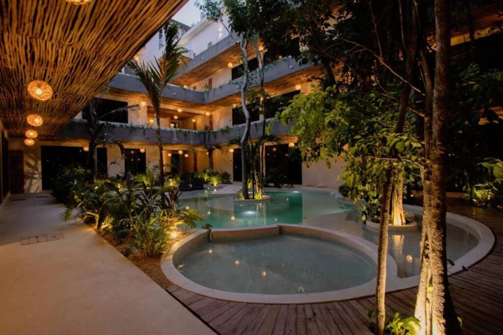 New Large Luxurious 1 Bedroom, 1 Bathroom In *