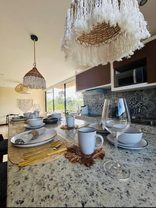 New Large Luxurious 1 Bedroom, 1 Bathroom In Apartment