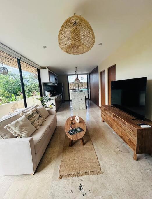 Apartment New Large Luxurious 1 Bedroom, 1 Bathroom In *