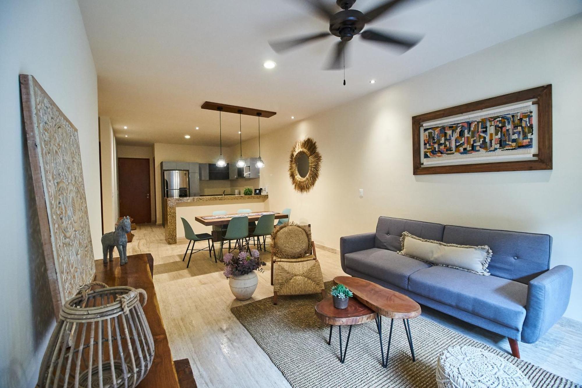 Luxury Poolside Gem With Pool, Jacuzzi & Gym