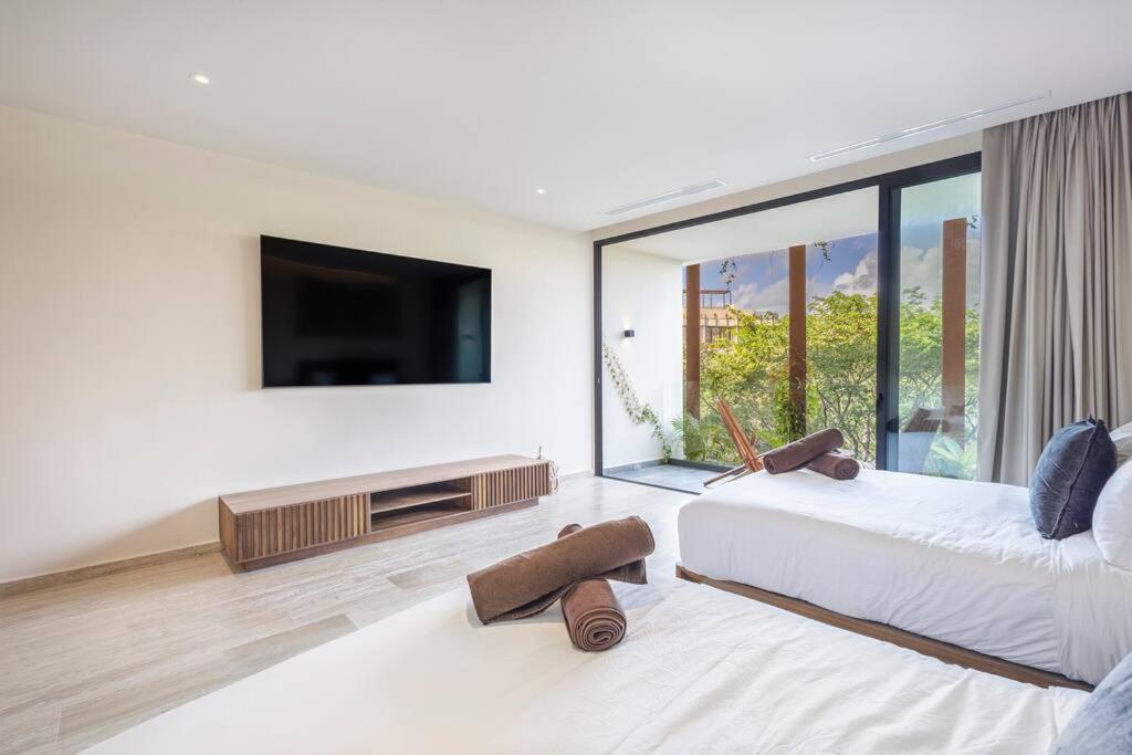 Stunning 2 Bd Mistiq Ph Rooftop Private Pool Apartment *