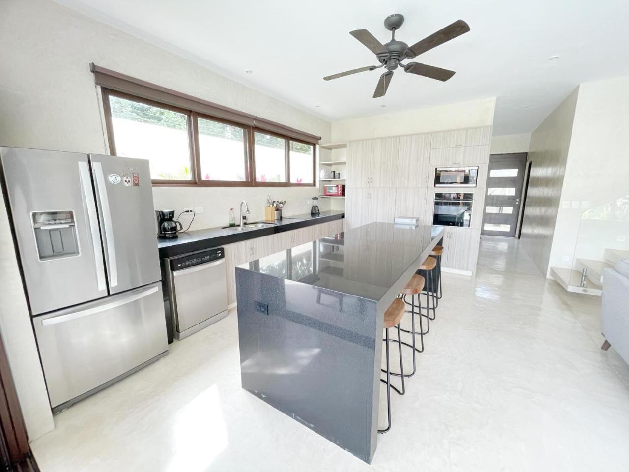 Villa Luxury House Tomanoa - 10pers - 4rooms - Pool - Hotjacuzzi - Speed Wifi -waterfall