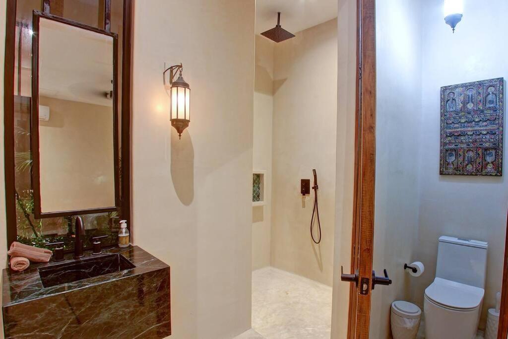 Posh Large Minutes From The Beach