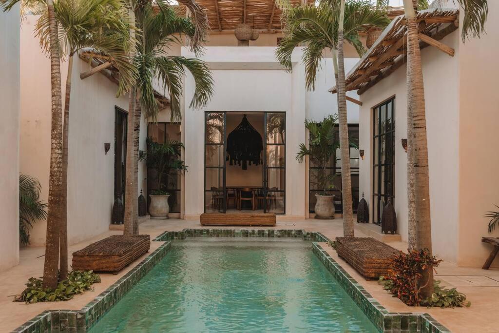 Posh Large Minutes From The Beach Villa Tulum