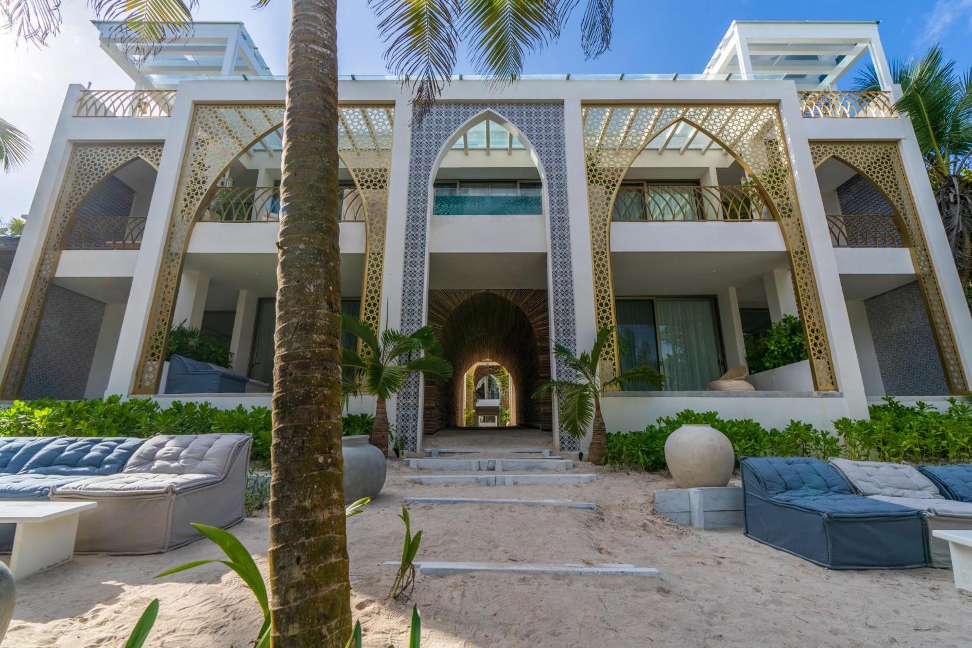 Hotel Sana Beachfront Boutique 5*