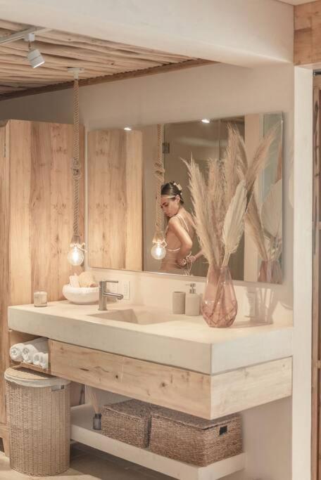 Jungle Chic - Luxury Stylish Loft W Private Hot Tub And Infinity Pool Apartment *