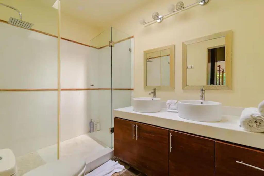Relax In A Private Oasis In Tulum, Featuring A Pool, Exclusive Terrace, 3 Bedrooms, 3 Bathrooms, And Luxurious Amenities Сasa de vacaciones Tulum