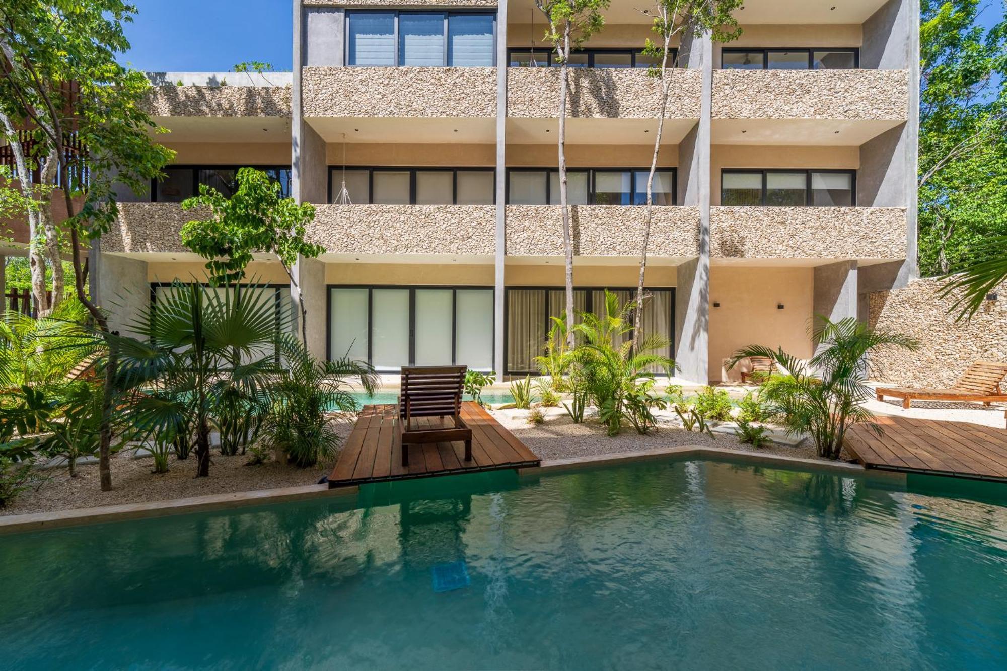 Apartment *jungle Ph W/pool, Close To Downtown &