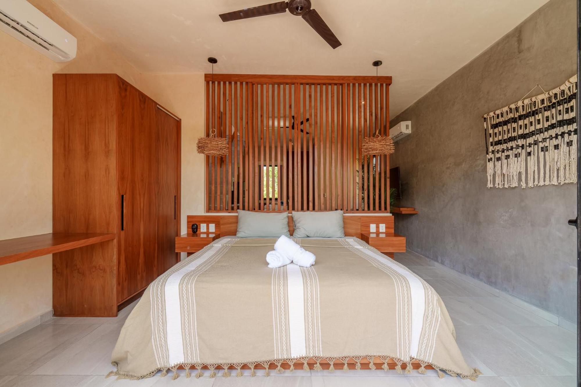 *jungle Ph W/pool, Close To Downtown & Apartment *