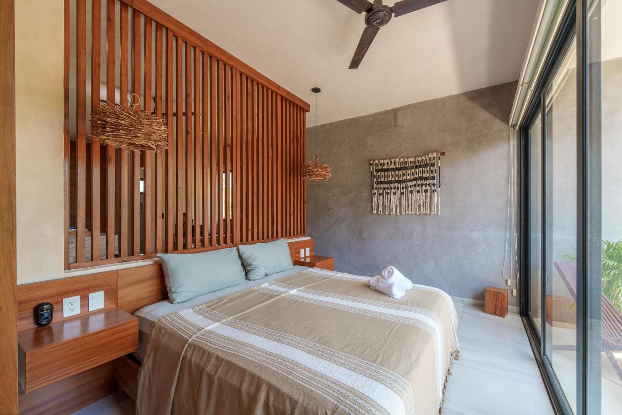 Apartment *jungle Ph W/pool, Close To Downtown &