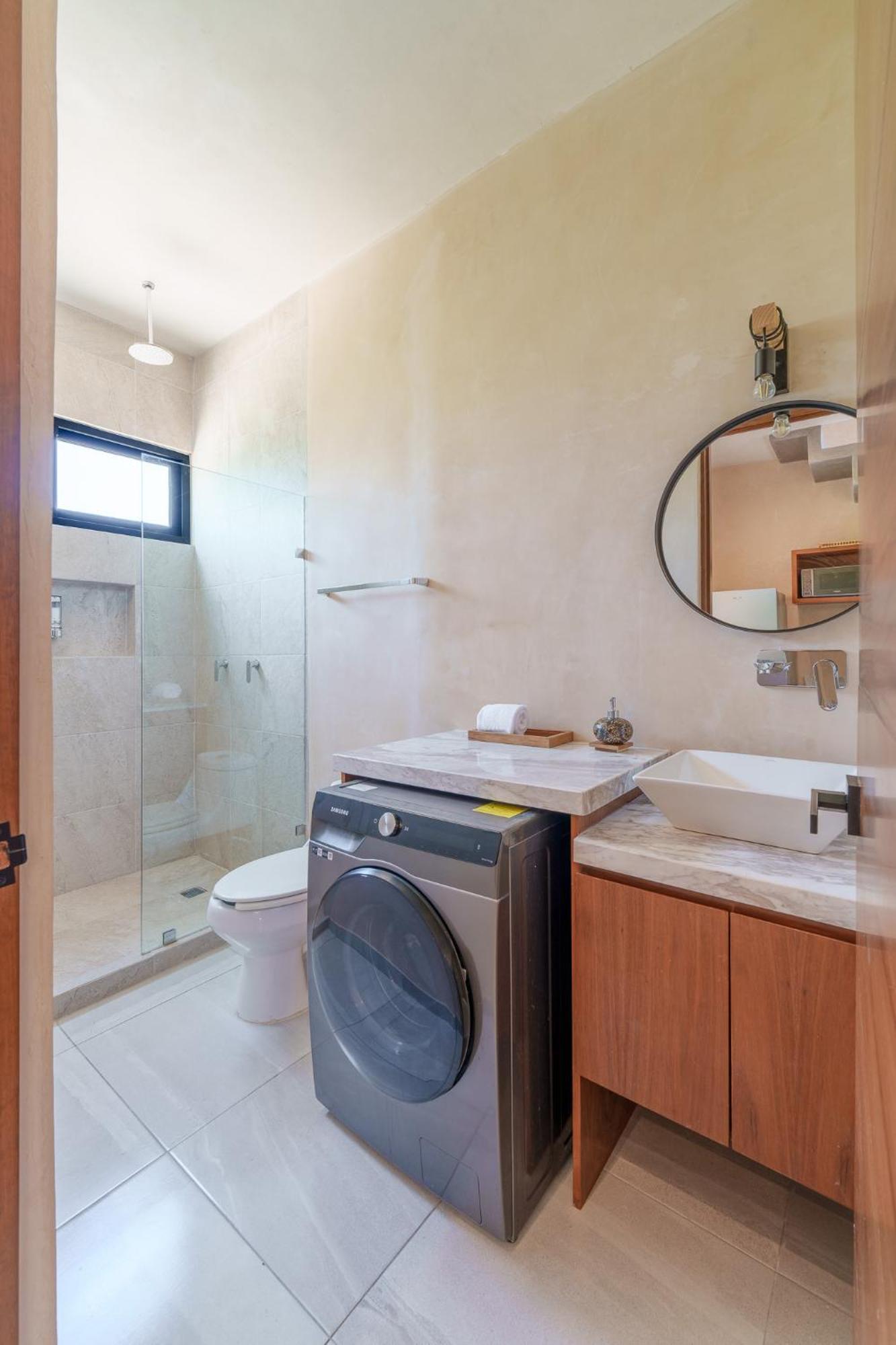 *jungle Ph W/pool, Close To Downtown & Apartment *