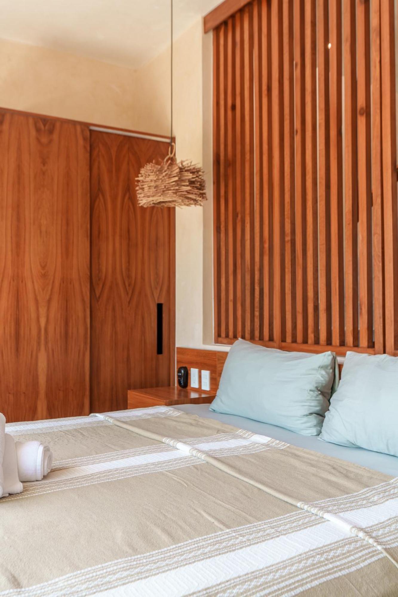 *jungle Ph W/pool, Close To Downtown & Apartment