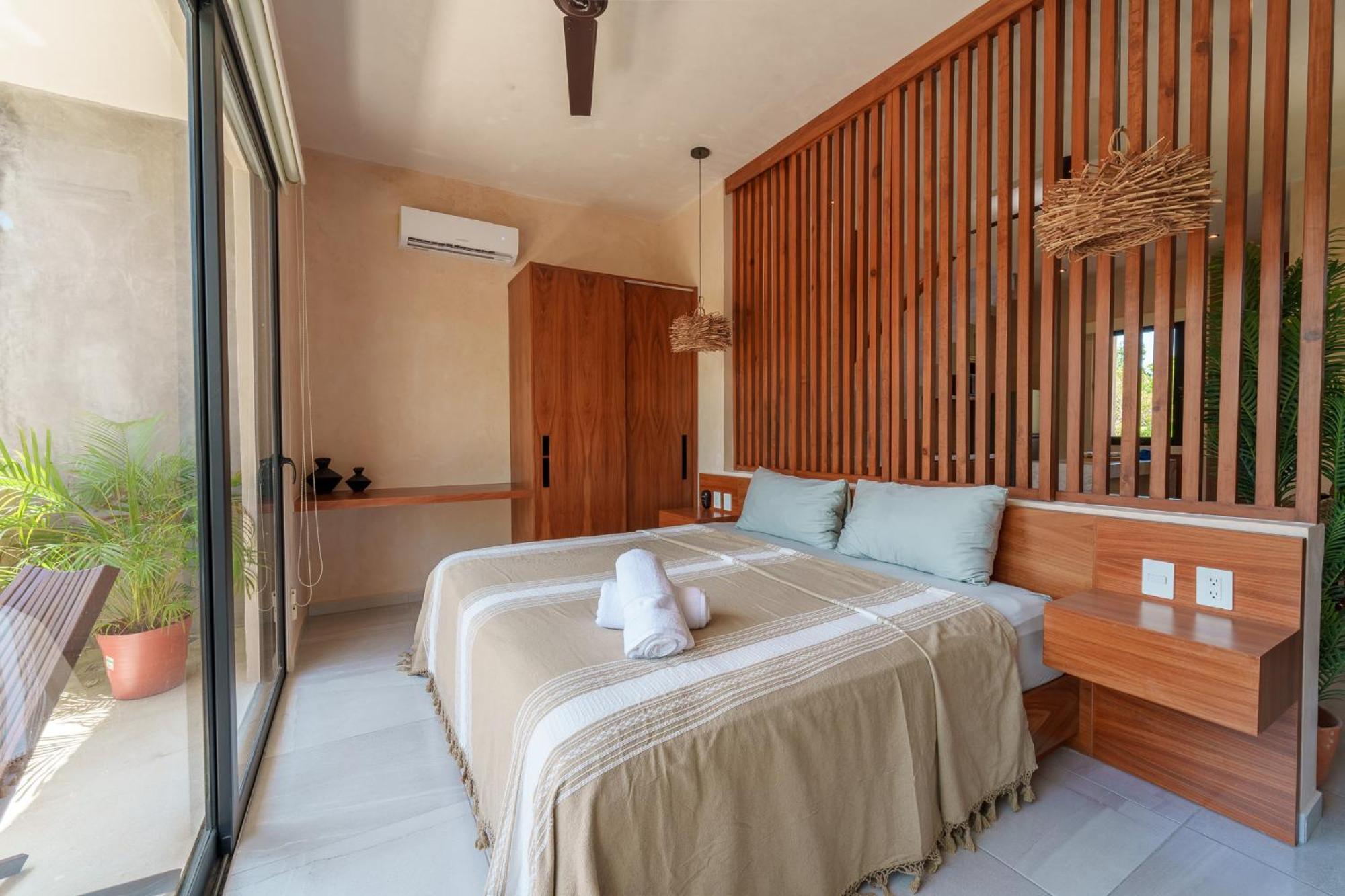 *jungle Ph W/pool, Close To Downtown & Apartment *