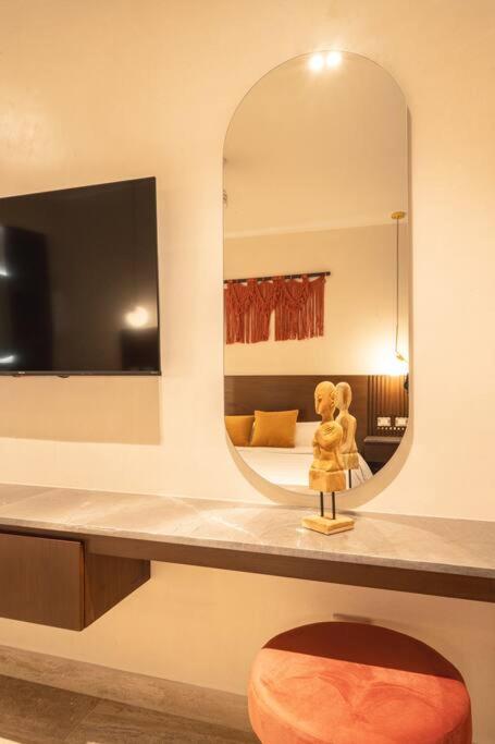 Stylish Retreat For 6, Near Everything Apartment