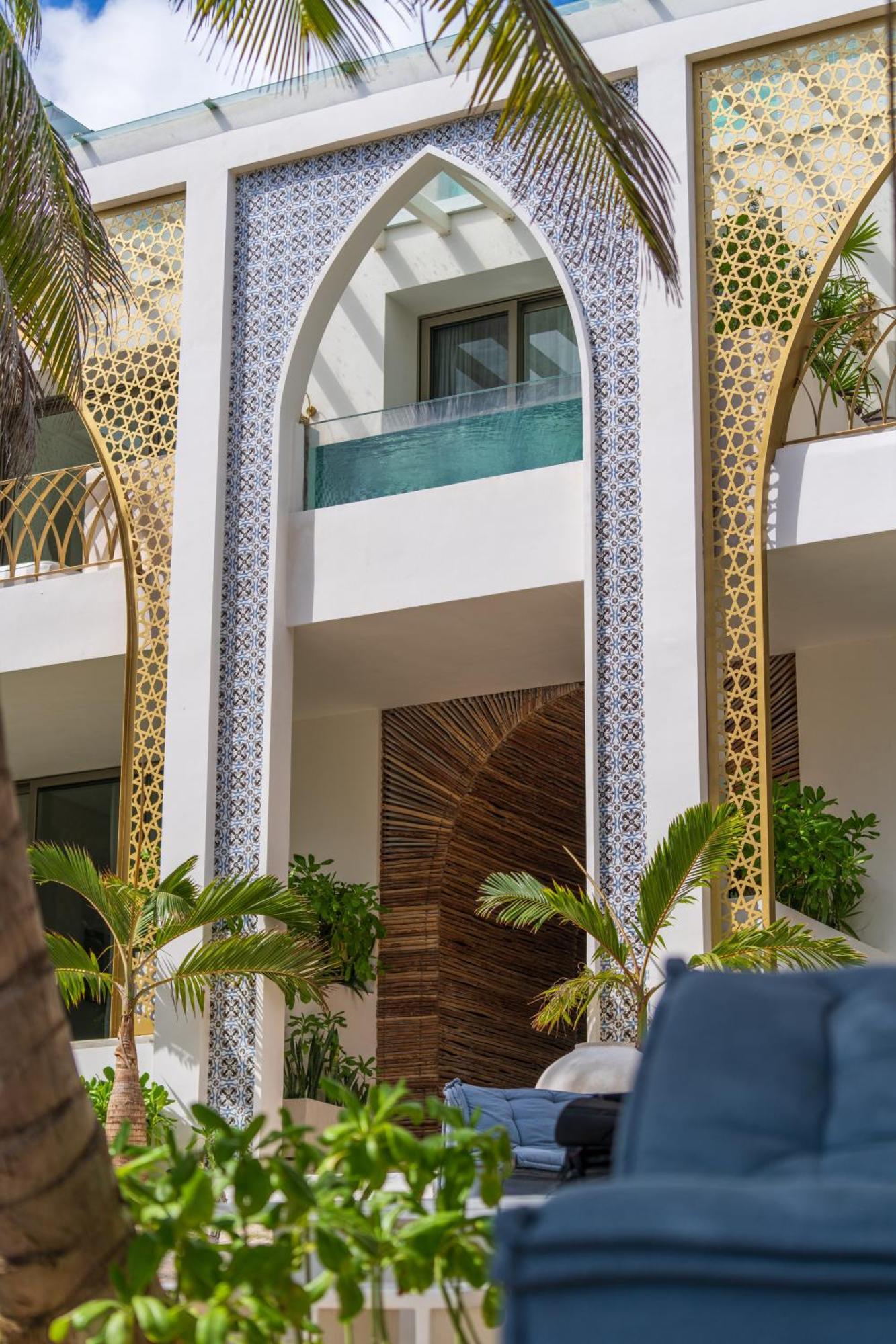 Sana Beachfront Boutique 5*