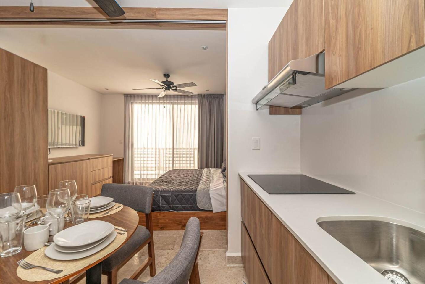 King With Private Balcony, Rooftop Pool, Gym