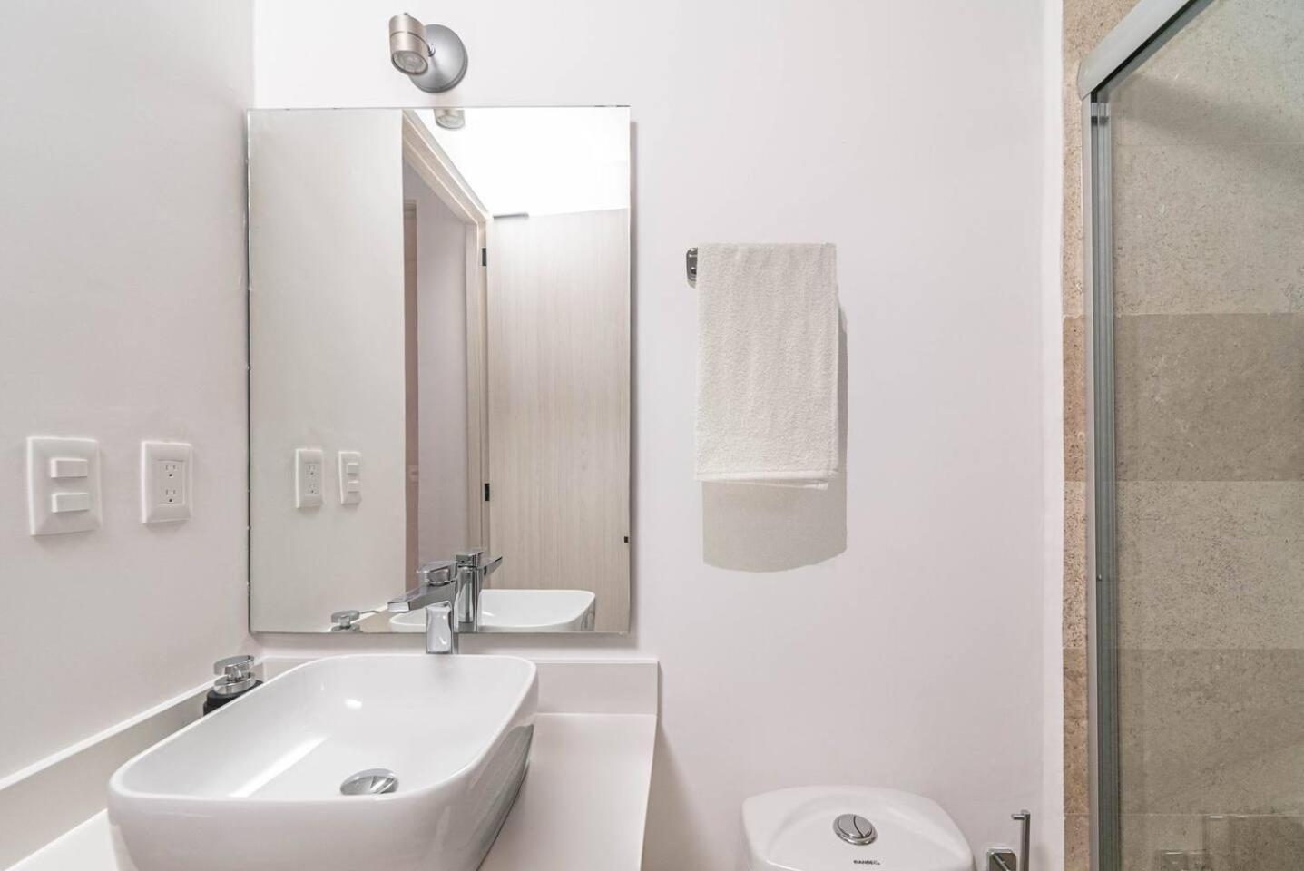 Casa de férias King With Private Balcony, Rooftop Pool, Gym *