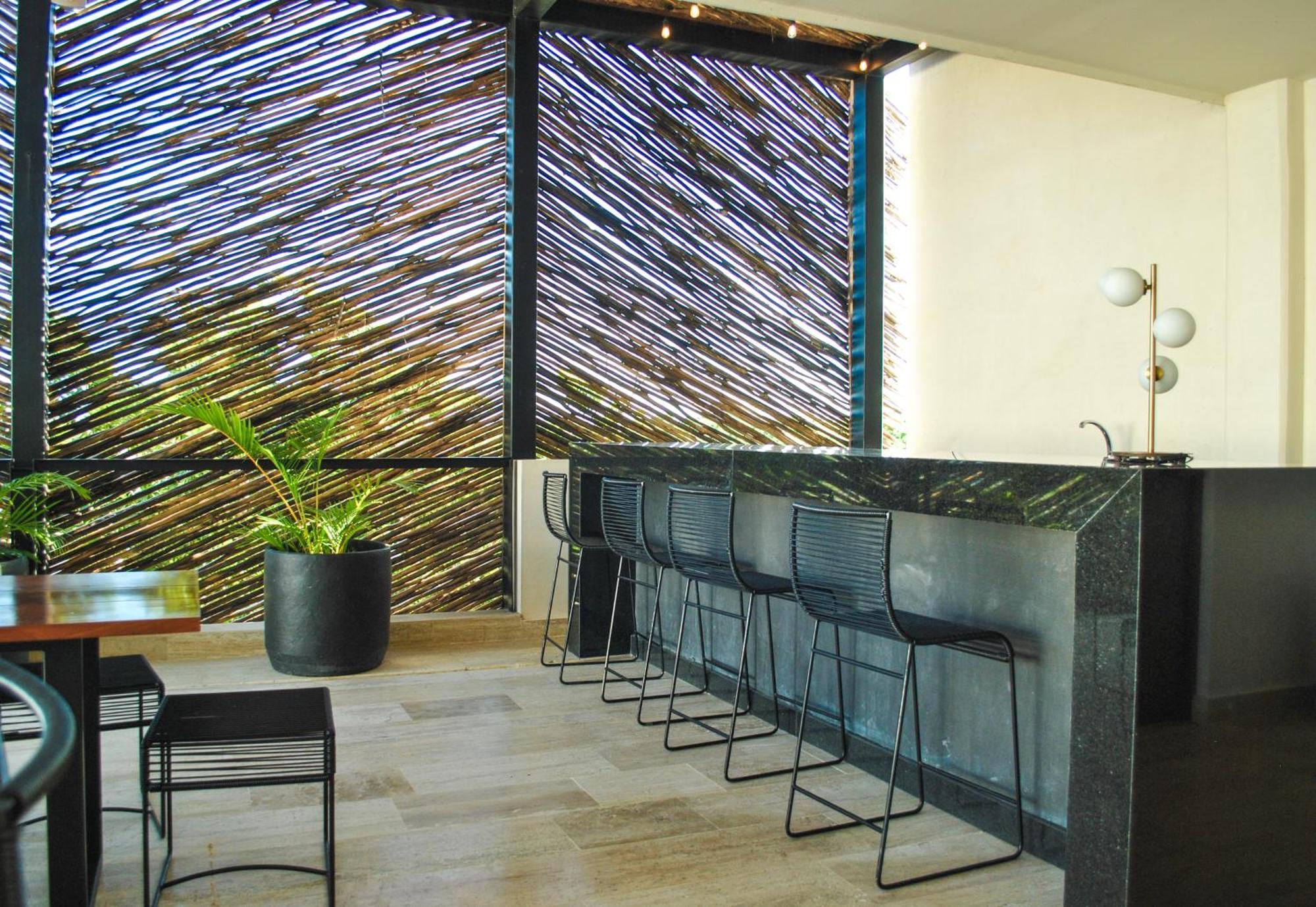New Maria 2 Bedroom With Rooftop Pool Aparthotel *