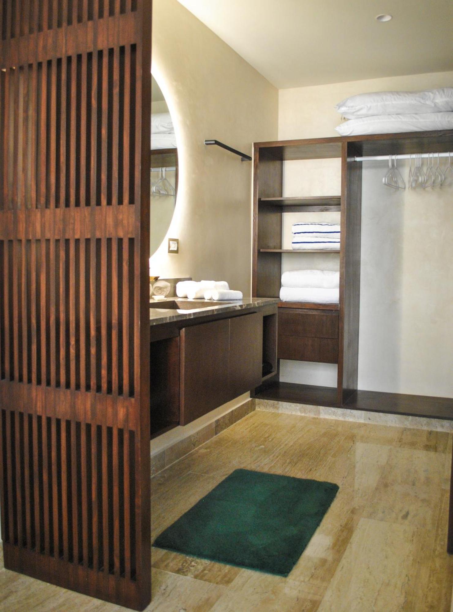 New Maria 2 Bedroom With Rooftop Pool Aparthotel *