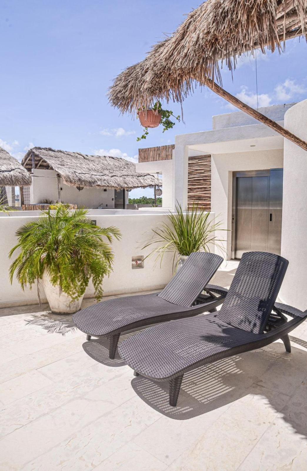 Luxury Penthouse-private Rooftop Pool-walkable Apartment