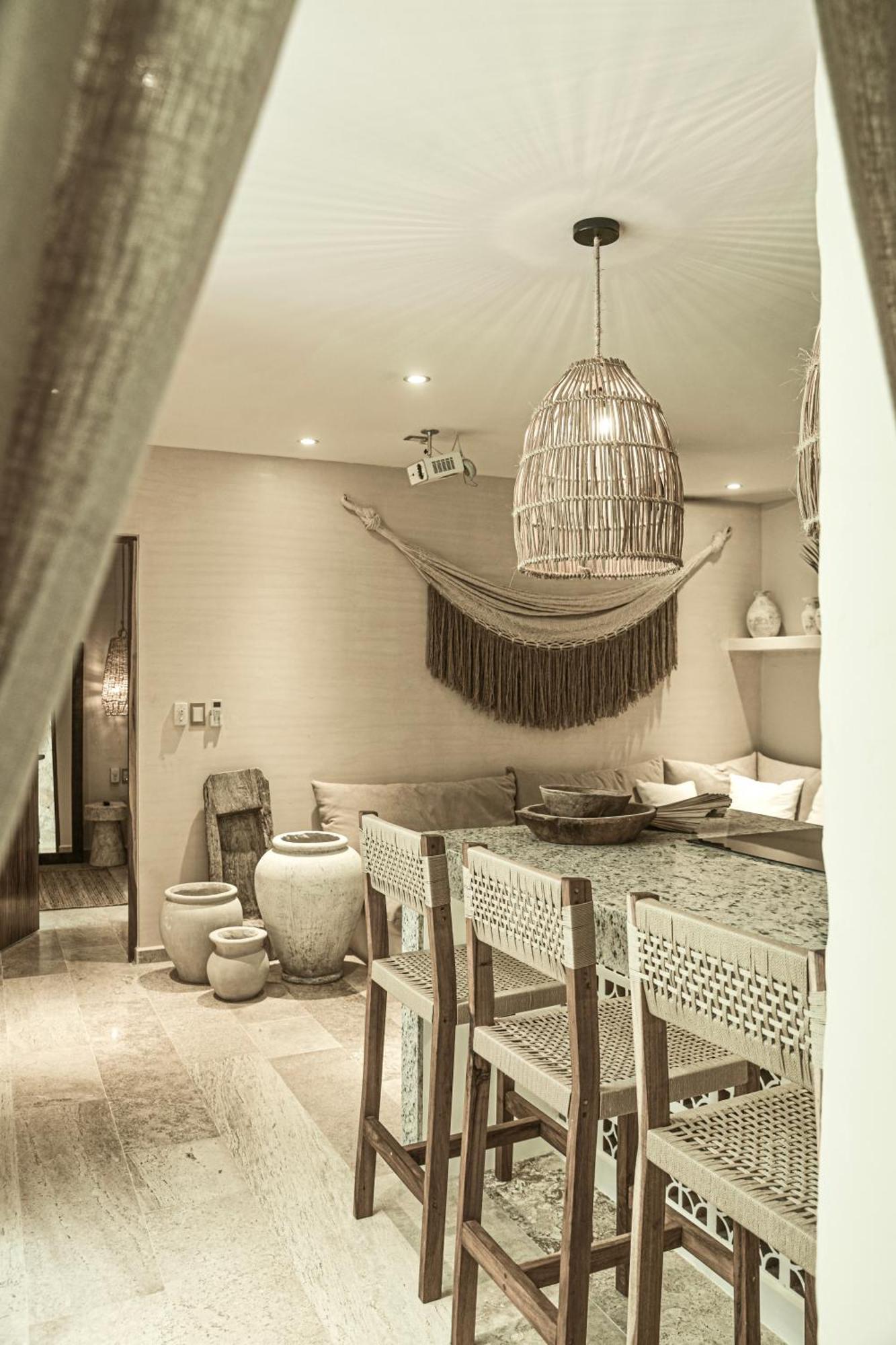 Luxury Penthouse-private Rooftop Pool-walkable Apartment