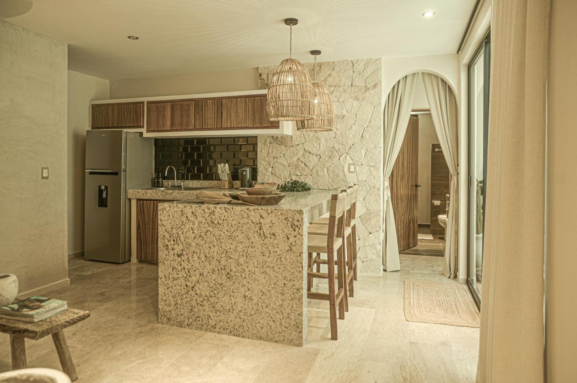 Luxury Penthouse-private Rooftop Pool-walkable *