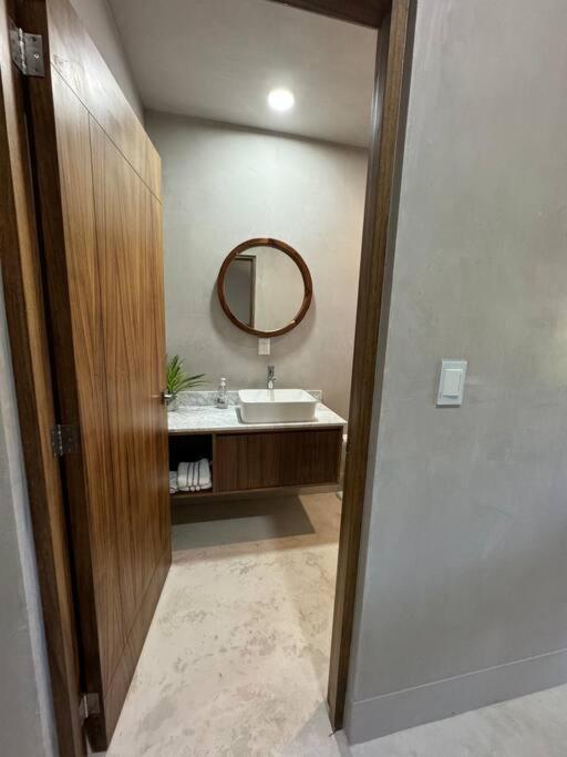Jungle Penthouse W Private Rooftop, Ac And Wifi *
