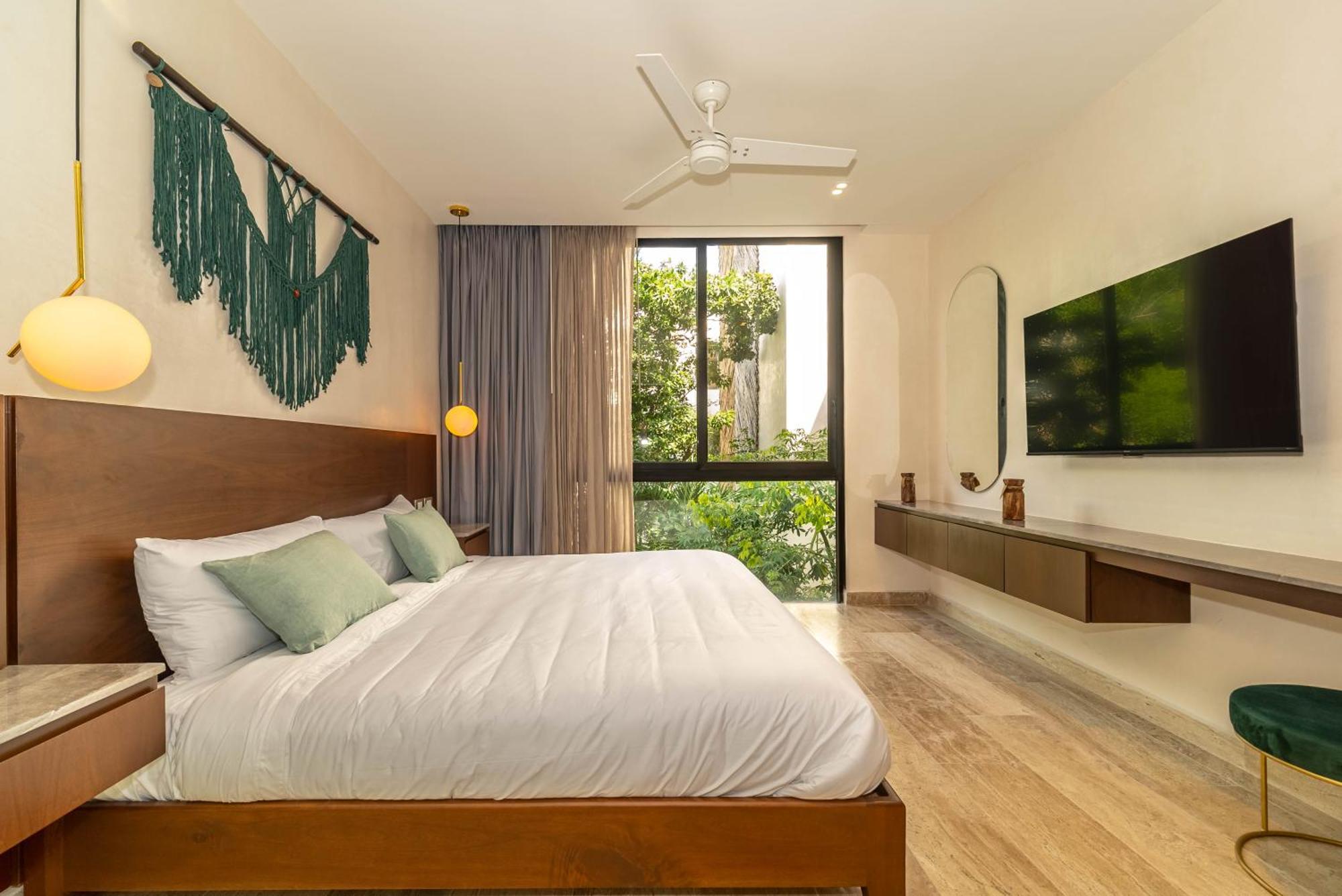 Lux 1br With Rooftop Pool, Spa, Gym, Kids Playroom *