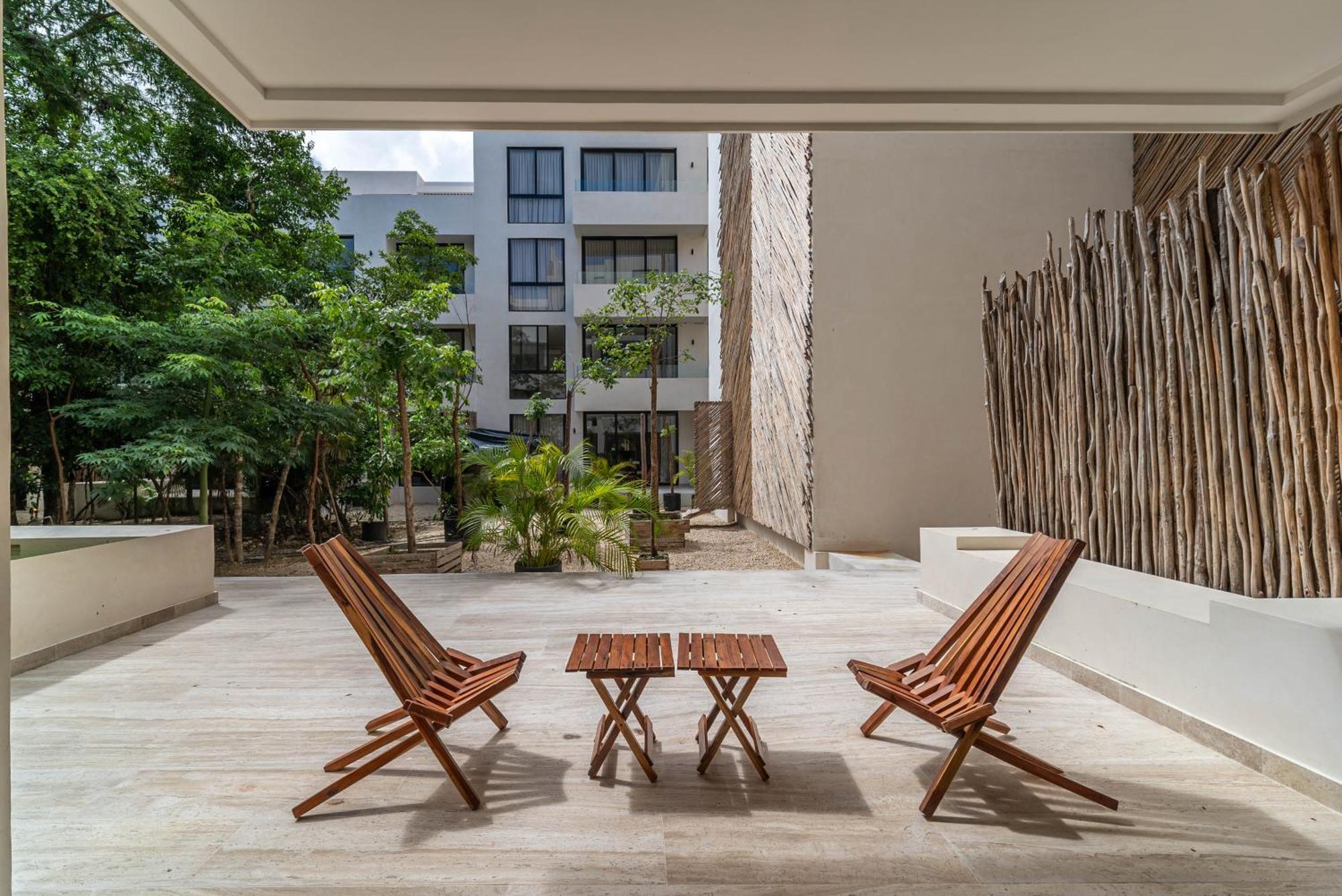 2br Plunge Pool, Rooftop Pool, Gym, Kids Playroom *