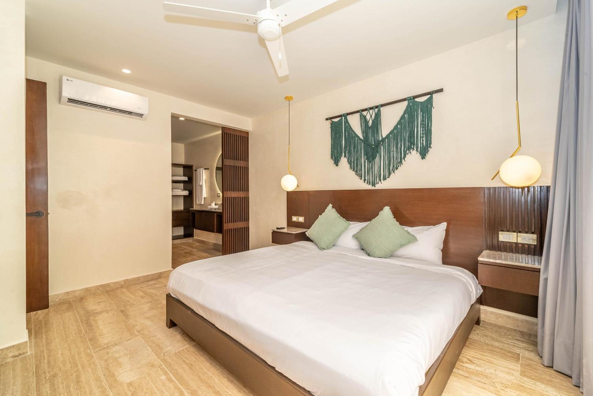 Holiday home 2br Plunge Pool, Rooftop Pool, Gym, Kids Playroom *