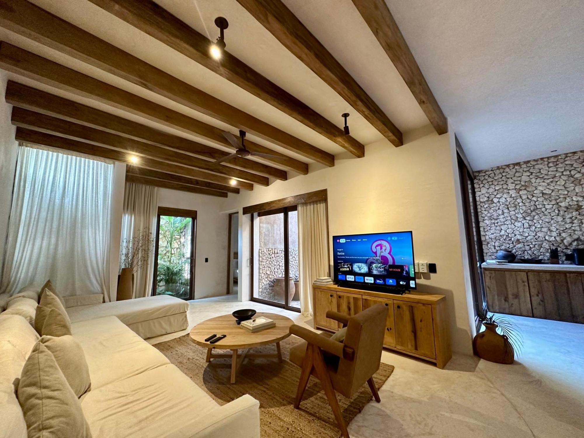 Woody, Boho 3br, Gated Community, Rooftop Holiday home Tulum