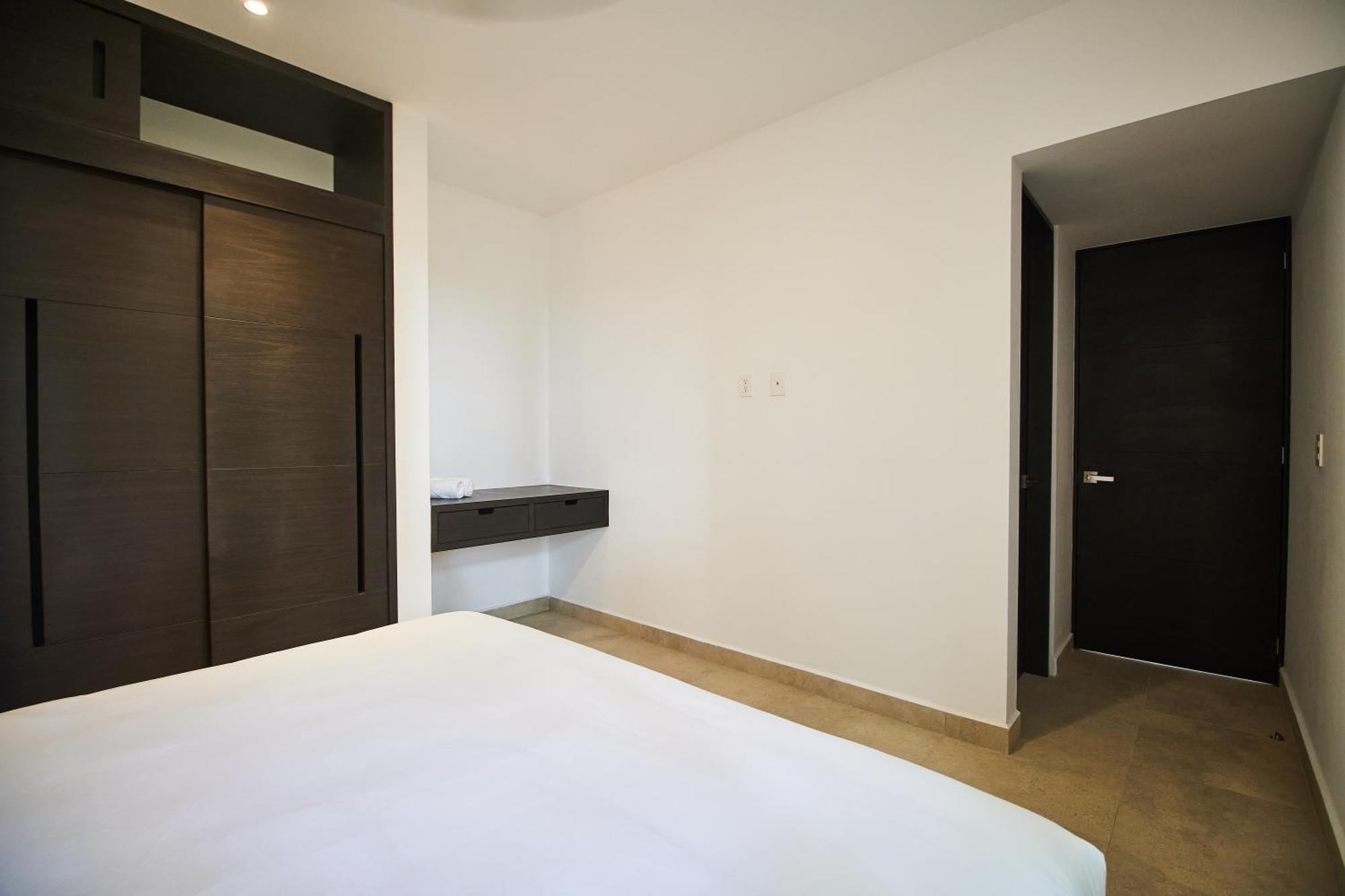 Premium With Pools, Gym, Yoga Deck & Bbq Grill In Gated Apartment