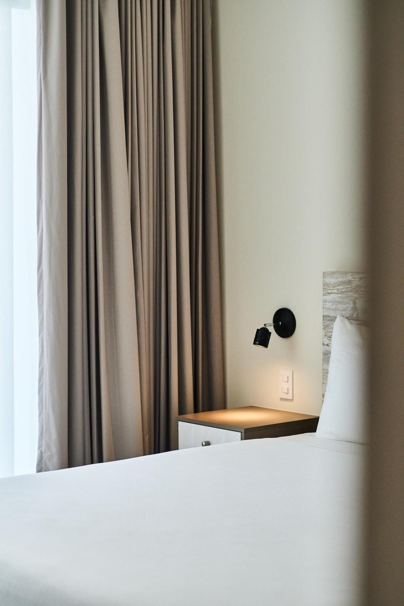 Luxury 2 Story Penthouse With Private Pool, Gym & Rooftop