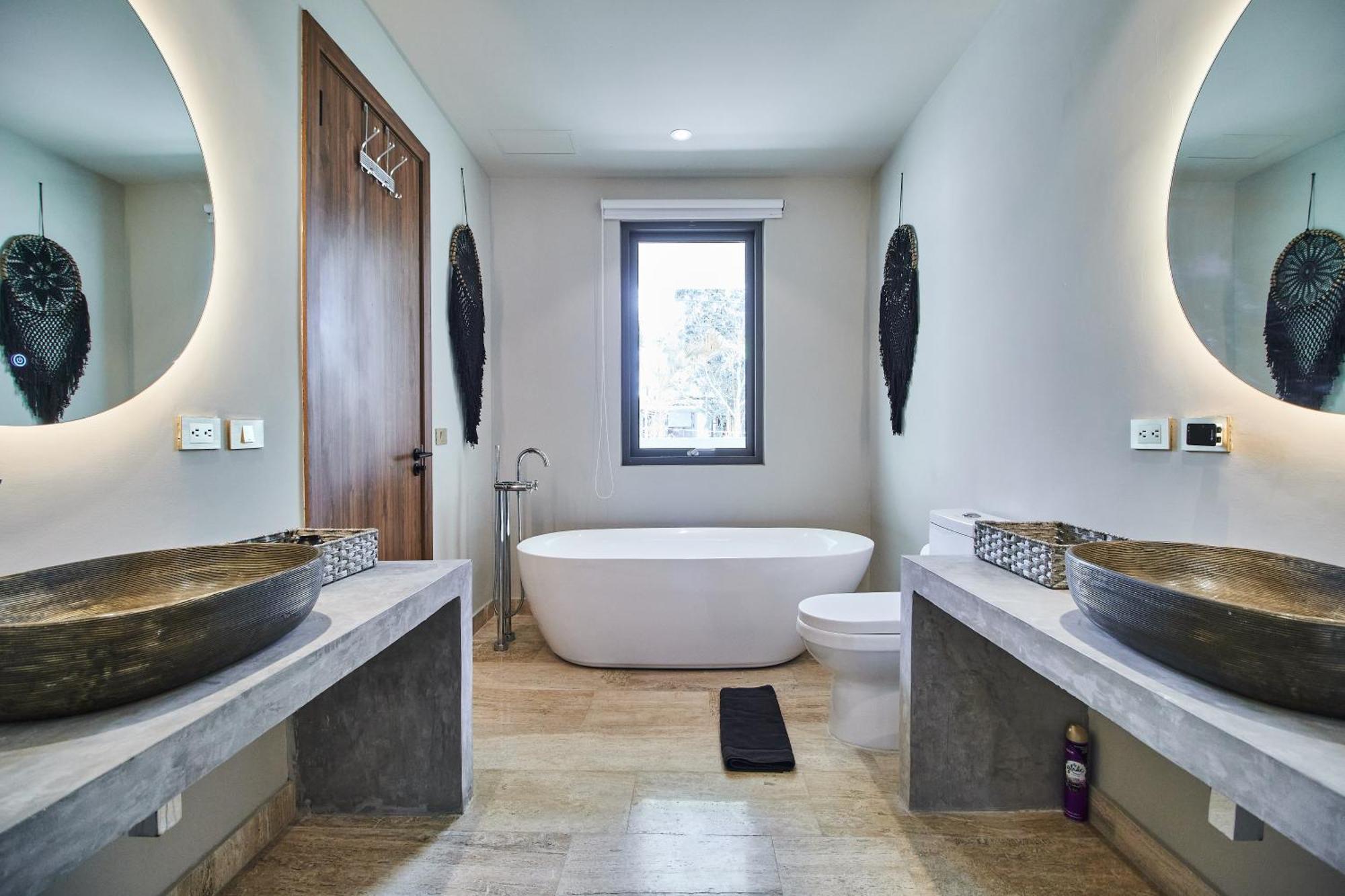 Luxury With Private Pools, Terrace & Rooftop Terrace