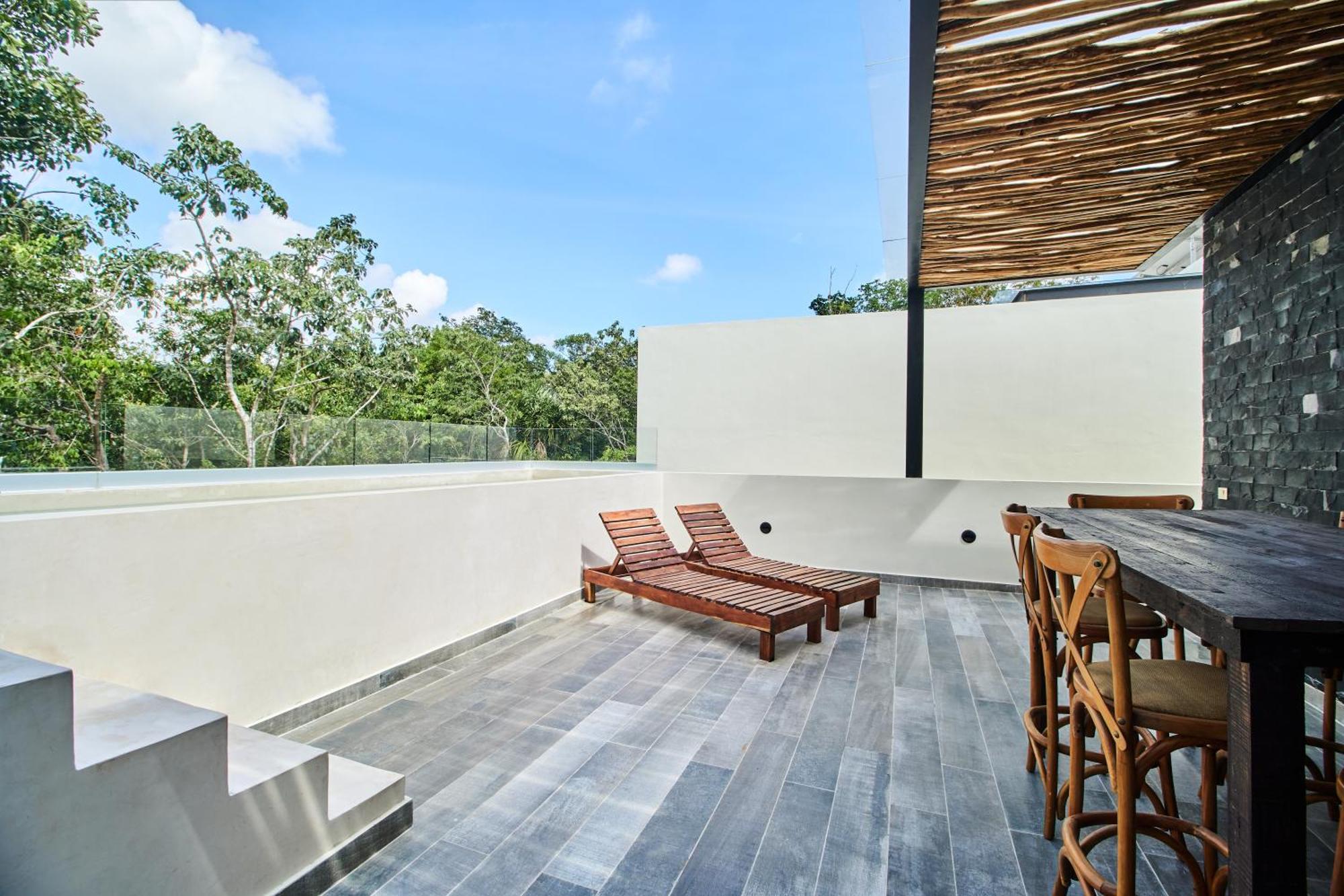 Luxury With Private Pools, Terrace & Rooftop Terrace