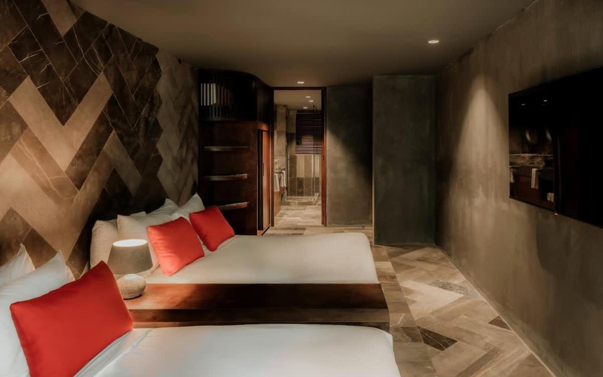 Apartment Barneys Ny Red With Pool