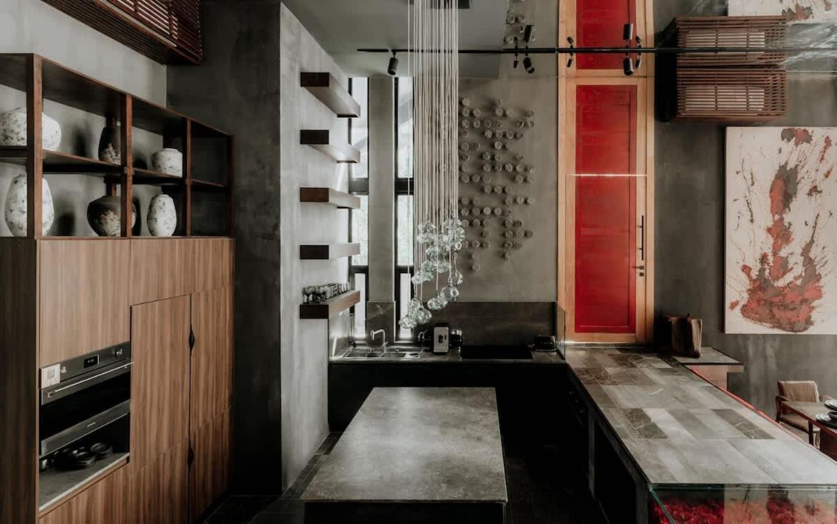 Barneys Ny Red With Pool Apartment *