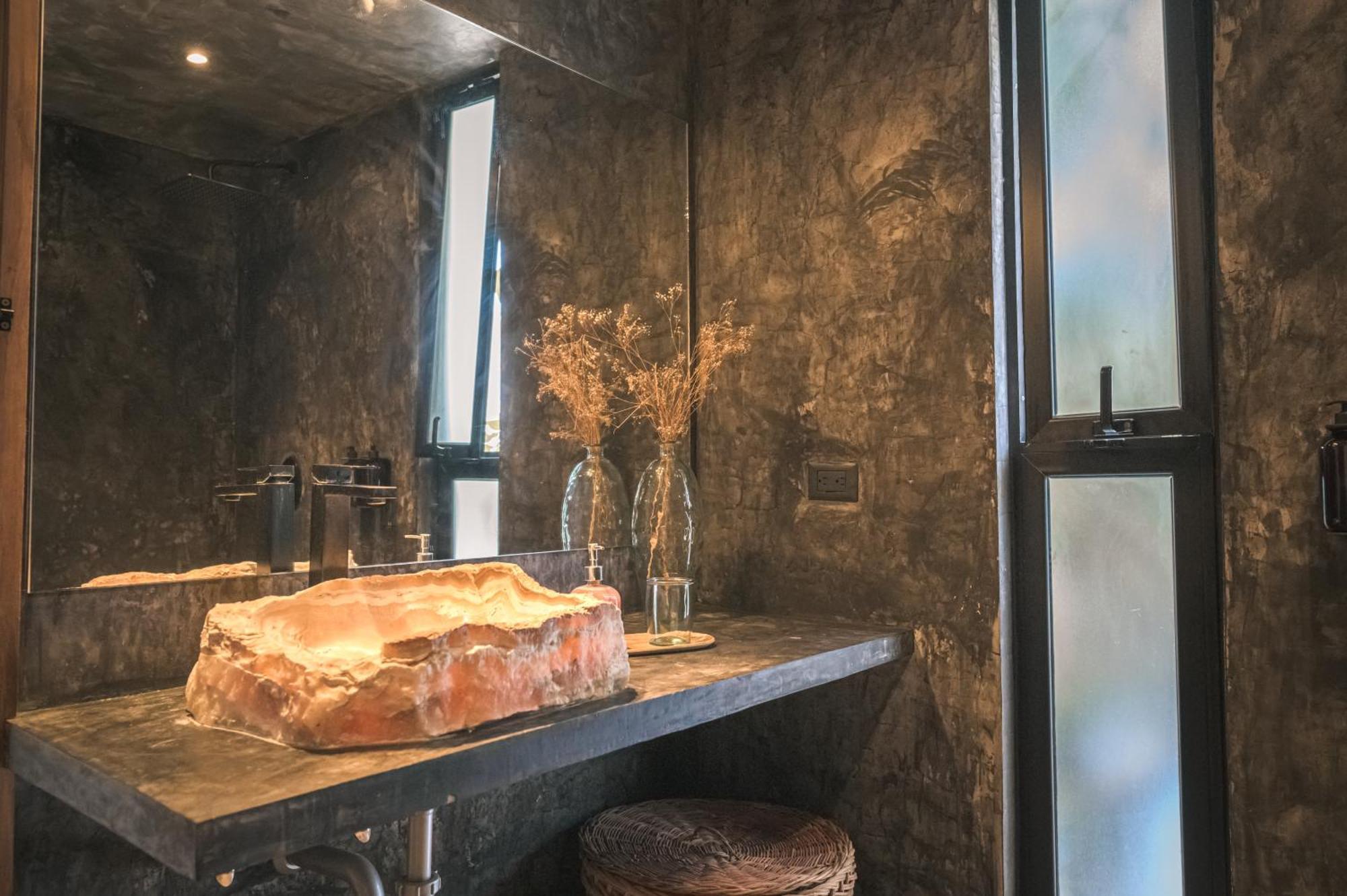 Meteora & Coffeehouse Tulum