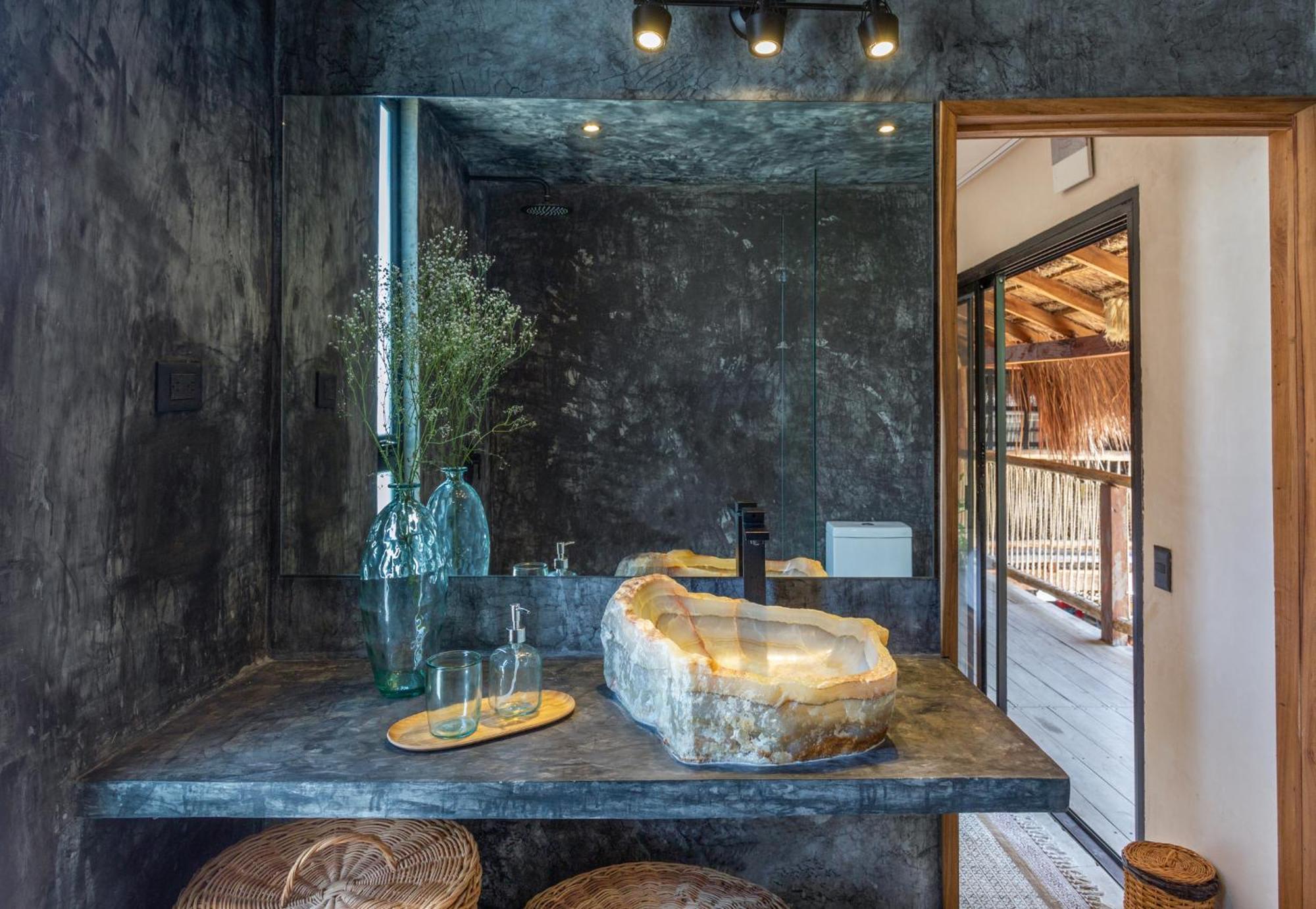 Hostel Meteora & Coffeehouse Tulum